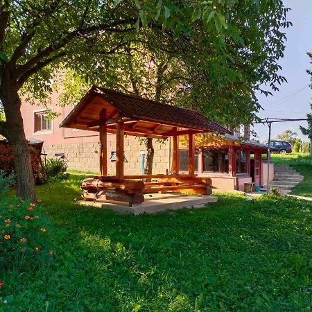 Бердо-Хауз Dilyatyn Exterior foto